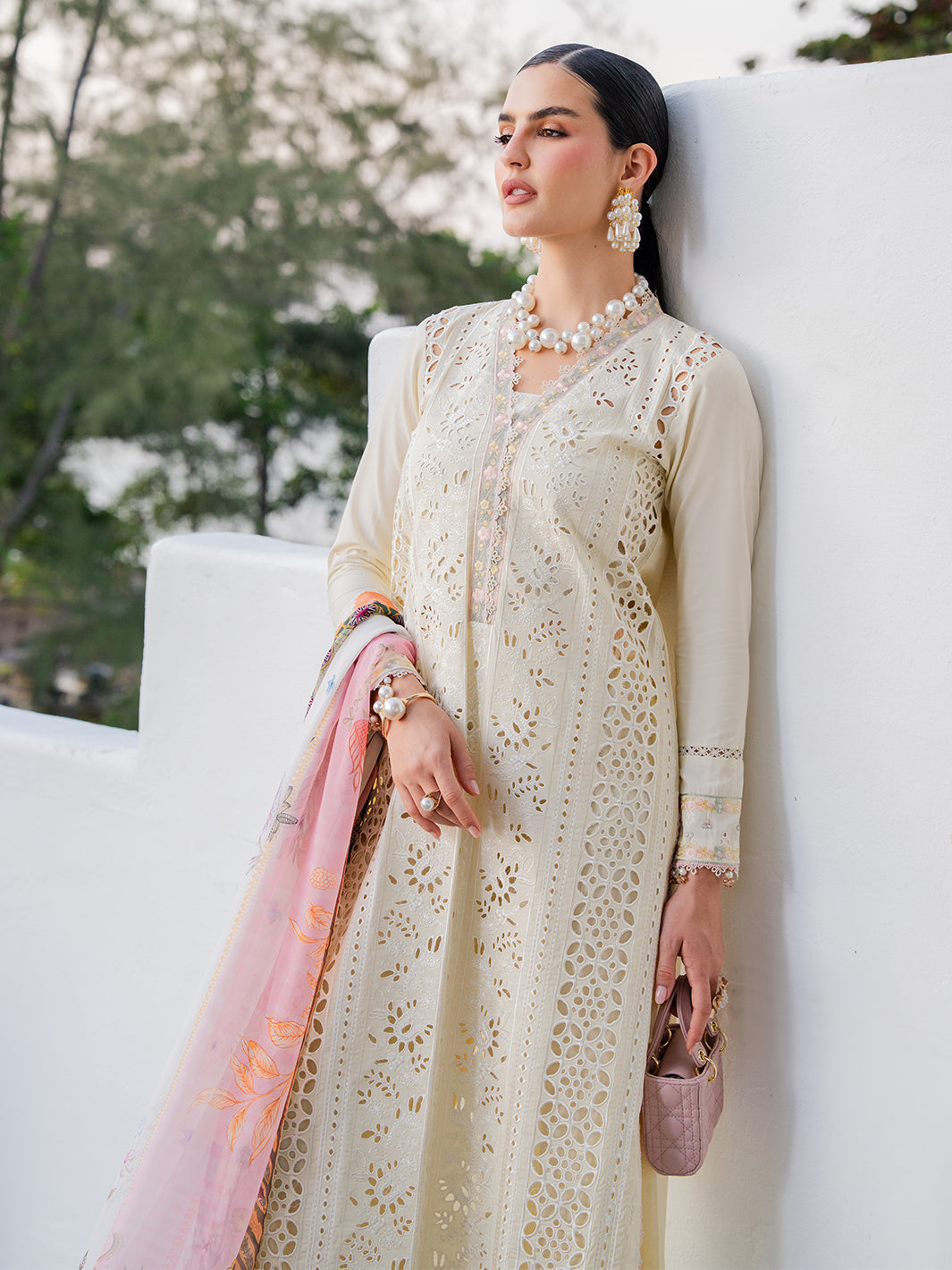 Izel | Dareen Luxury Lawn 26 | Mehmal, image 4
