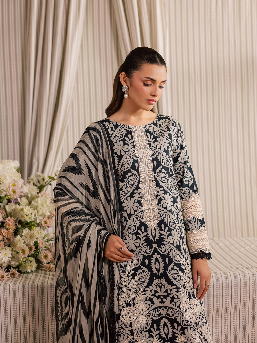 Mahnur | Jahaan Lawn 26 | MJ-09, image 4
