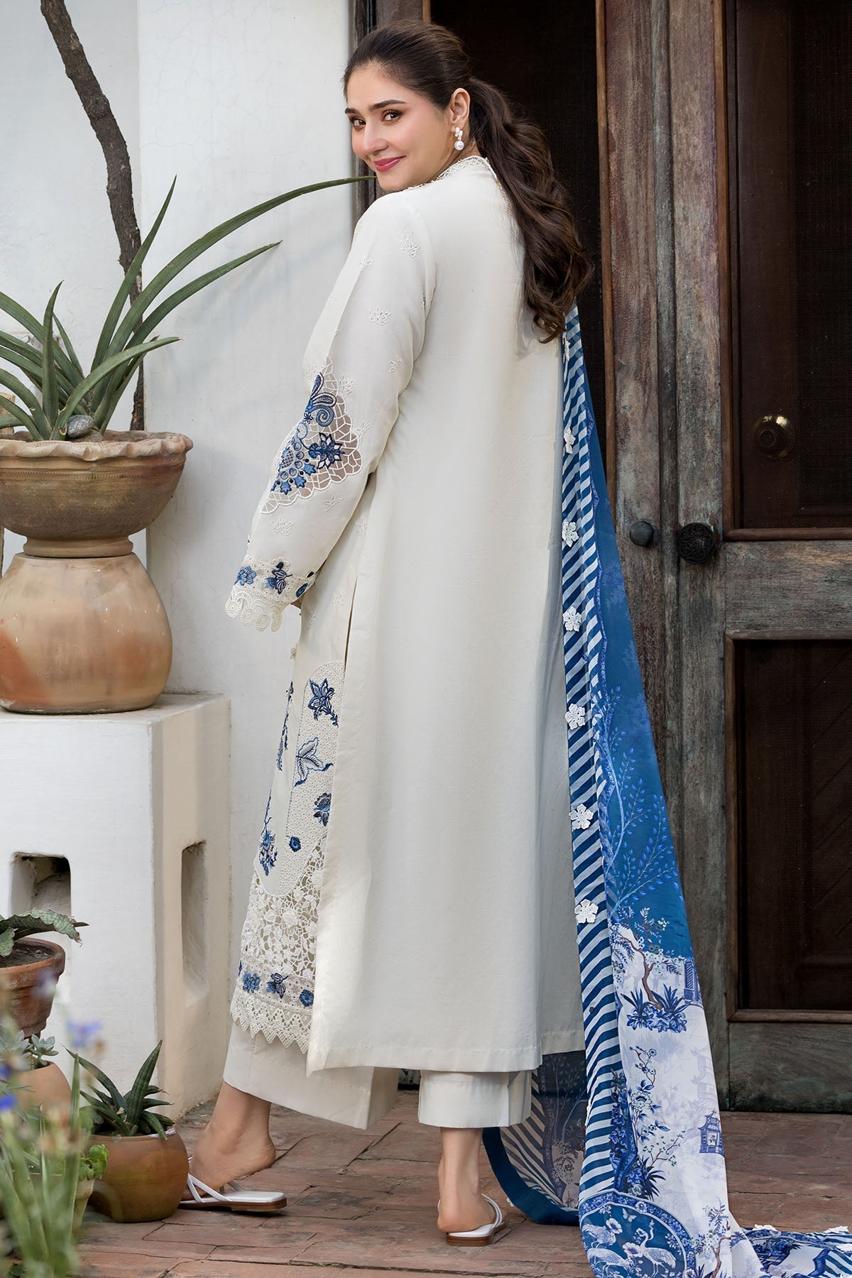 Motifz | Premium Lawn 26 | 6118-LIGRIA, image 2