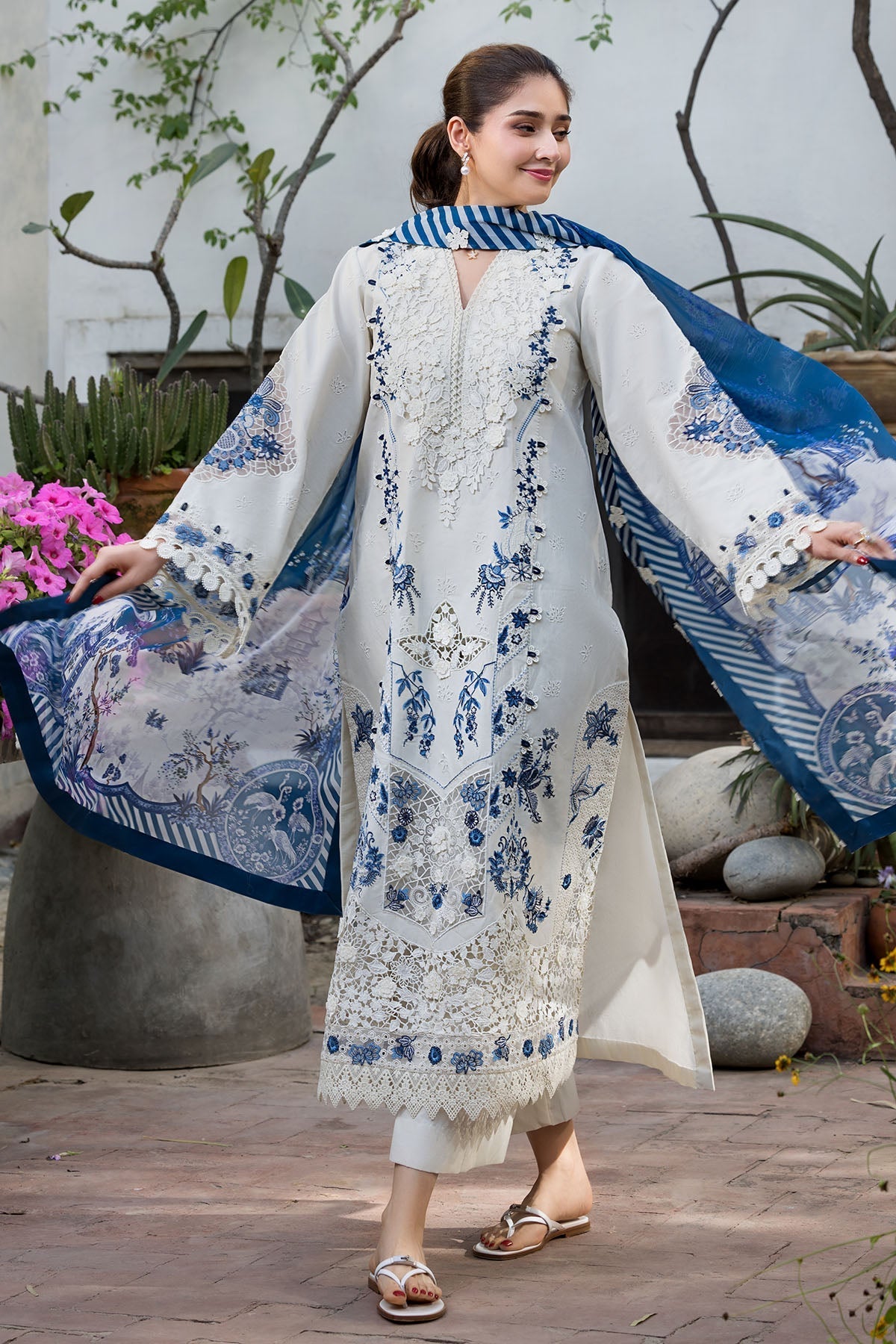 Motifz | Premium Lawn 26 | 6118-LIGRIA, image 3
