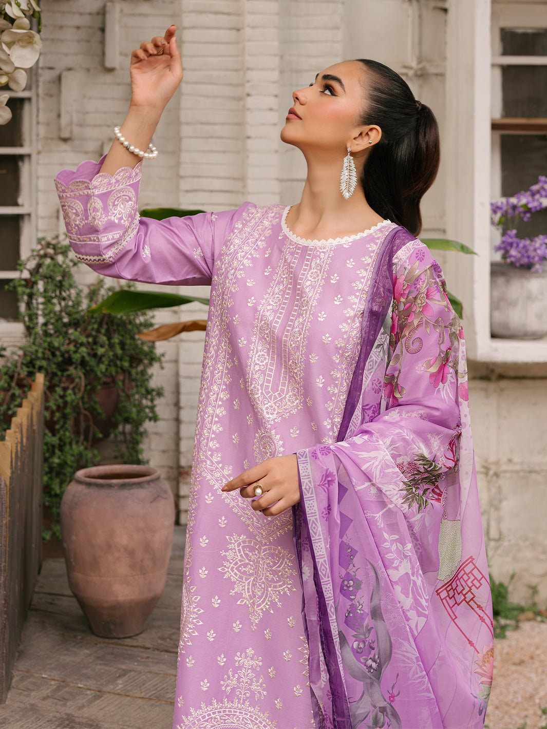 Mahnur | Masakali Luxury Lawn 24 | MK 05 - B -  Mahnur Luxury - Original Designer Dress - House of Maryam
