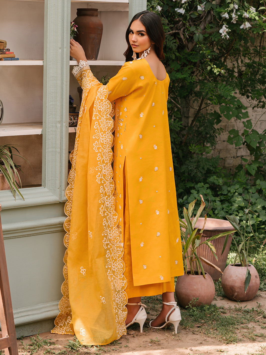 Mahnur | Masakali Luxury Lawn 24 | MK 06 - A -  Mahnur Luxury - Original Designer Dress - House of Maryam