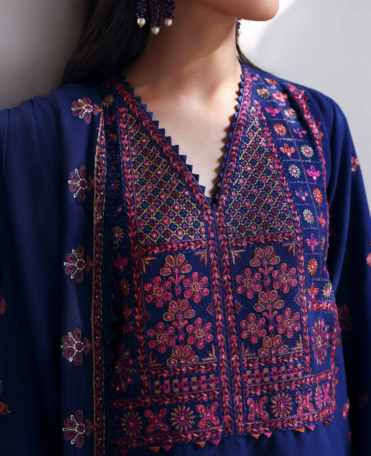 Republic Womenswear | Amaris Luxury Shawl 25 |Maris-4