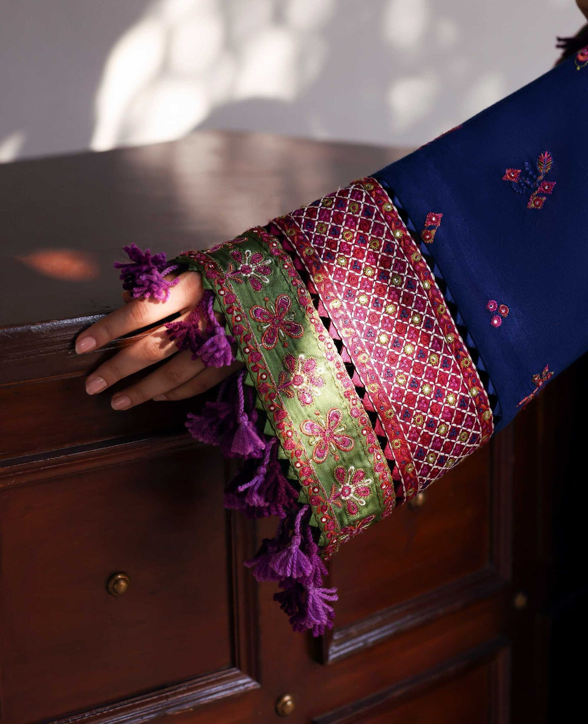 Republic Womenswear | Amaris Luxury Shawl 25 |Maris-5
