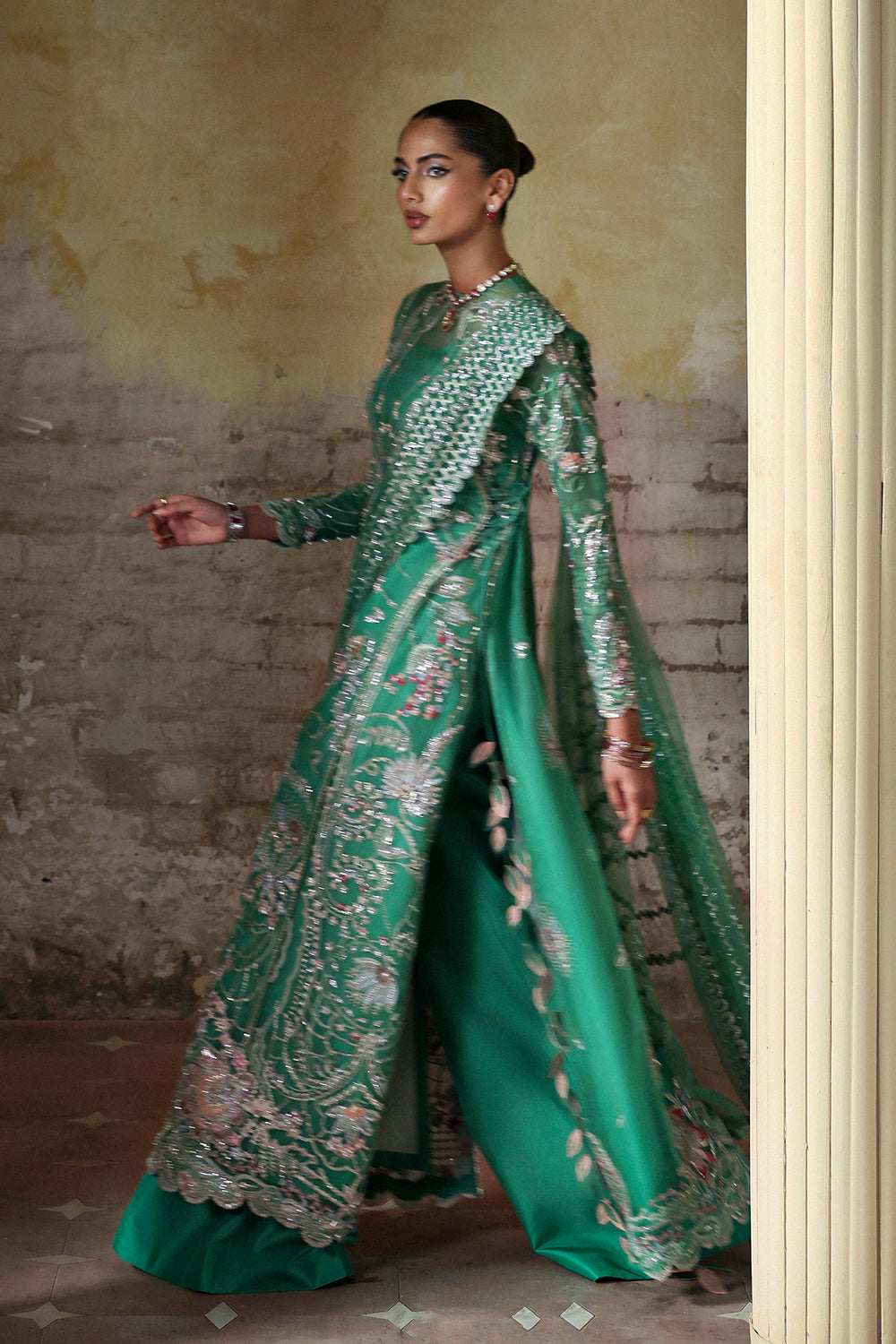 Soraya Maristella mazari green organza formal suit, photo 2