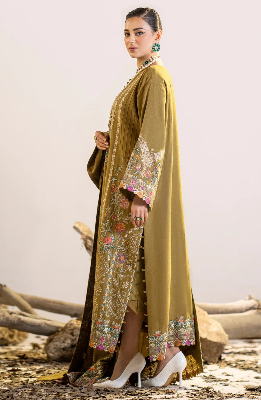 Maryum N Maria | Shehr Bano Winter 23 | HADIYAH MW23553 by Designer Maryum N Maria - House of Maryam - Pakistani Designer Ethnic Wear in {{ shop.shopifyCountryName }}