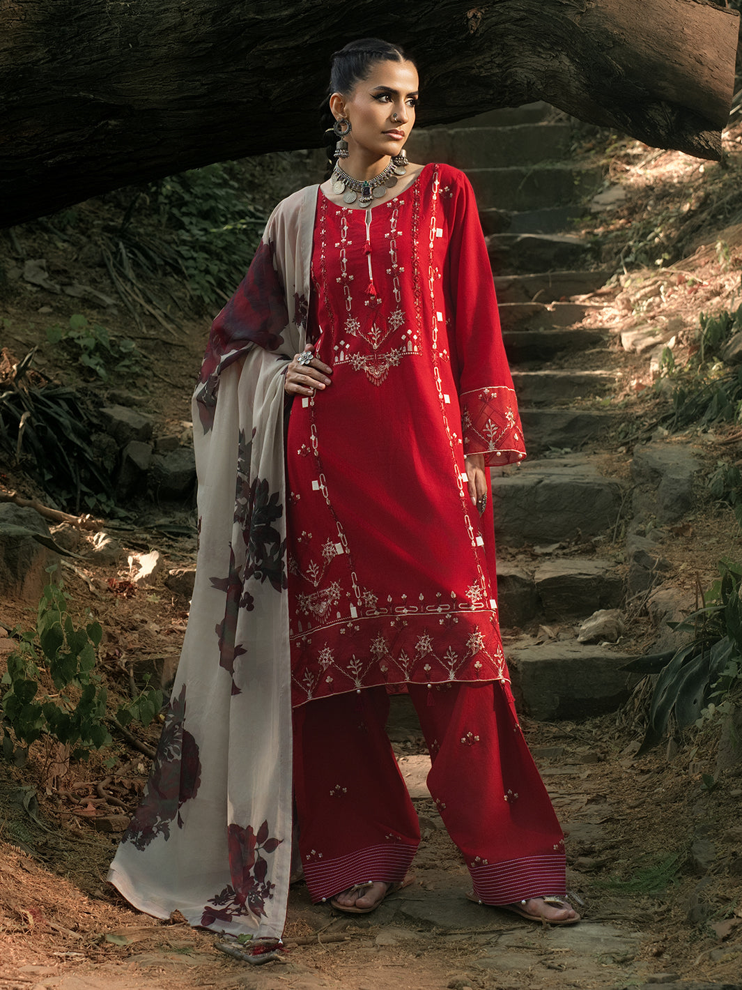 Hemstitch | The Garden Lawn | Midnight Rose