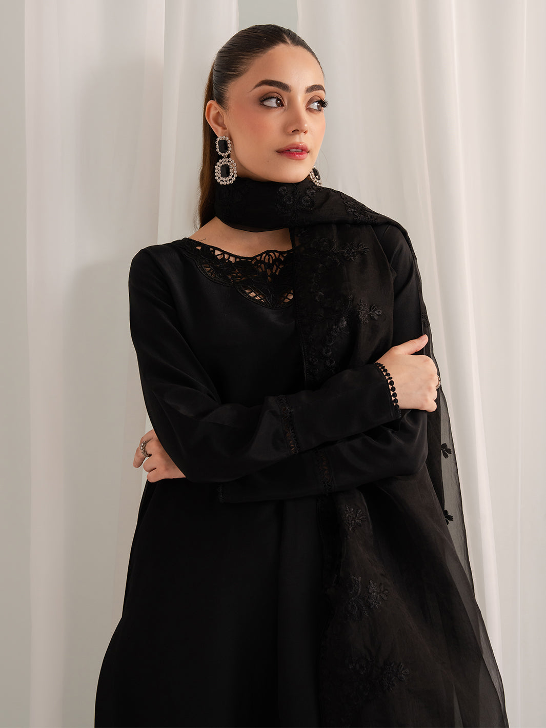Izel | The Silk Chapter | Minuit, image 3