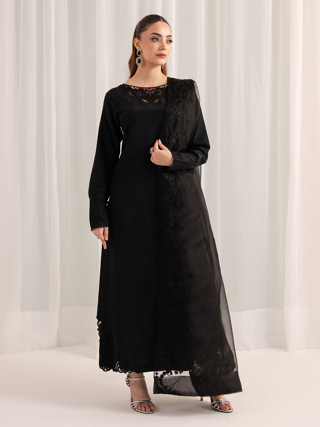 Izel | The Silk Chapter | Minuit