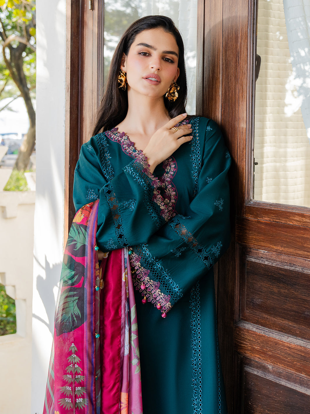 Izel | Dareen Luxury Lawn 26 | Nashmia-3