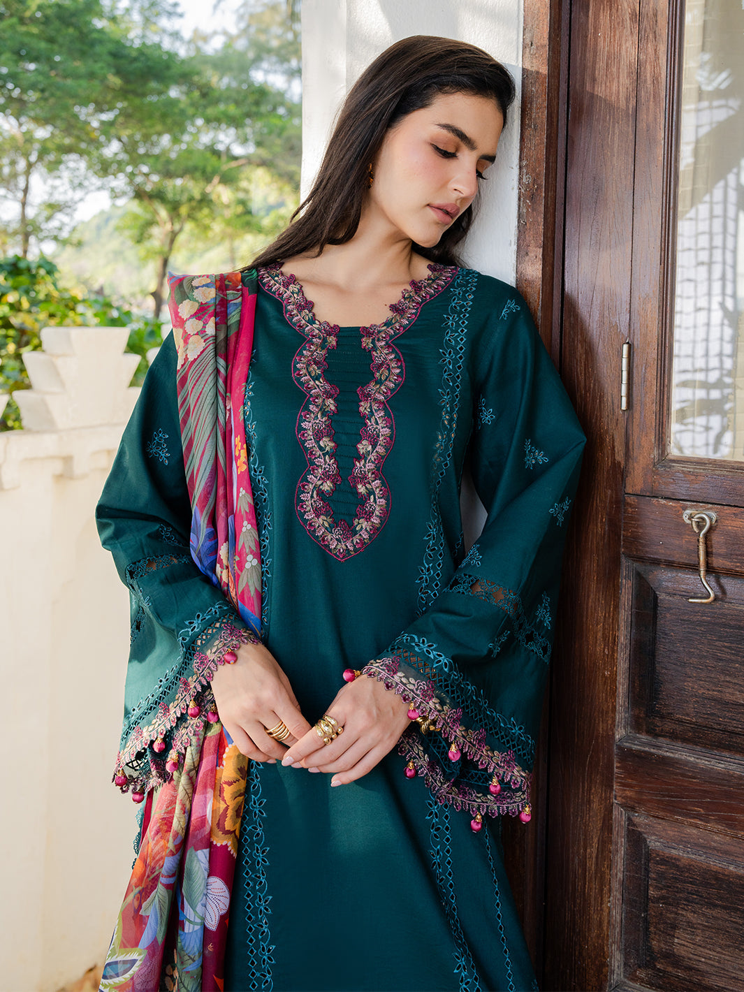 Izel | Dareen Luxury Lawn 26 | Nashmia-4
