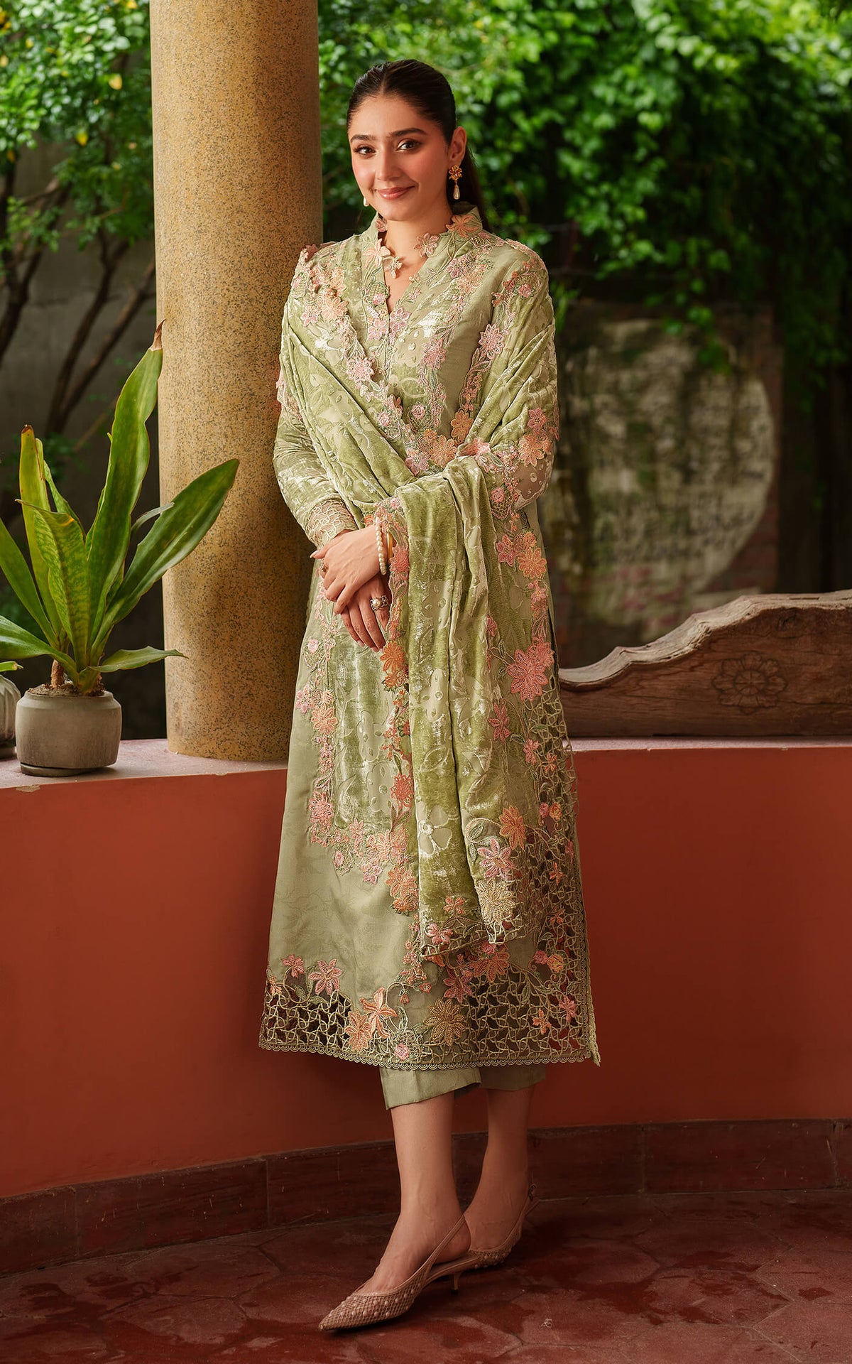 Asifa and Nabeel | Pashmina Luxe 25 | Noir LWC25-04-8