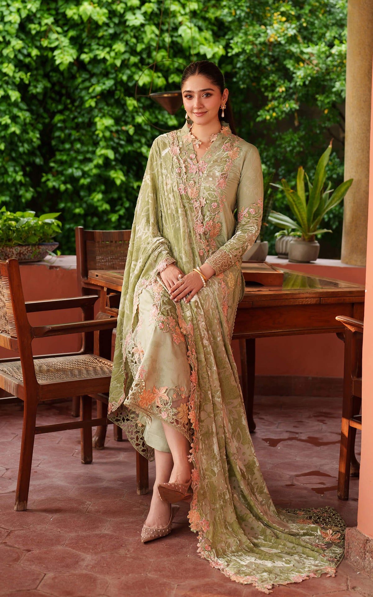 Asifa and Nabeel | Pashmina Luxe 25 | Noir LWC25-04-7