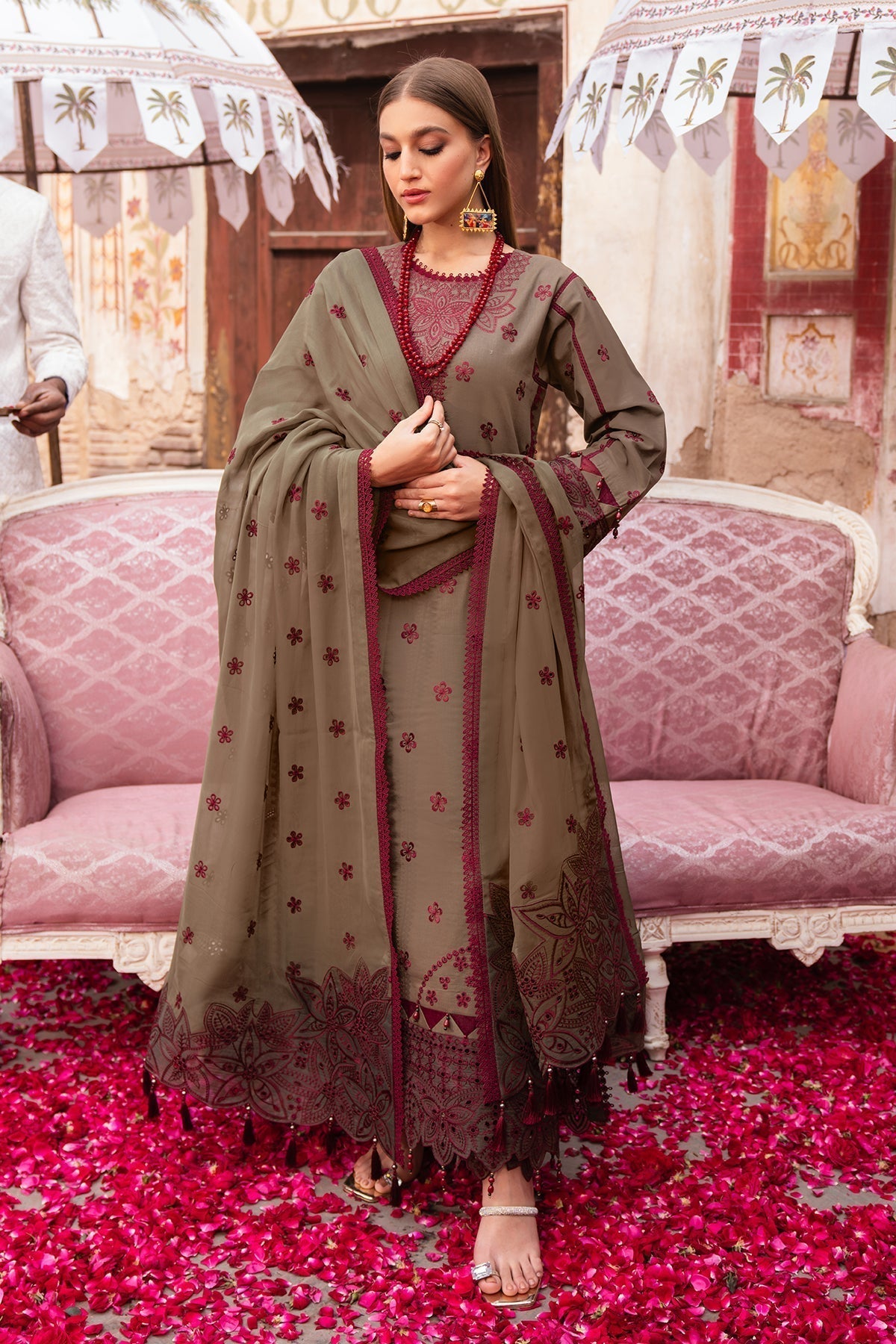 Alizeh | Rawayat Luxury Lawn 24 | Zeenat -  Alizeh Luxury - Original Designer Dress - House of Maryam