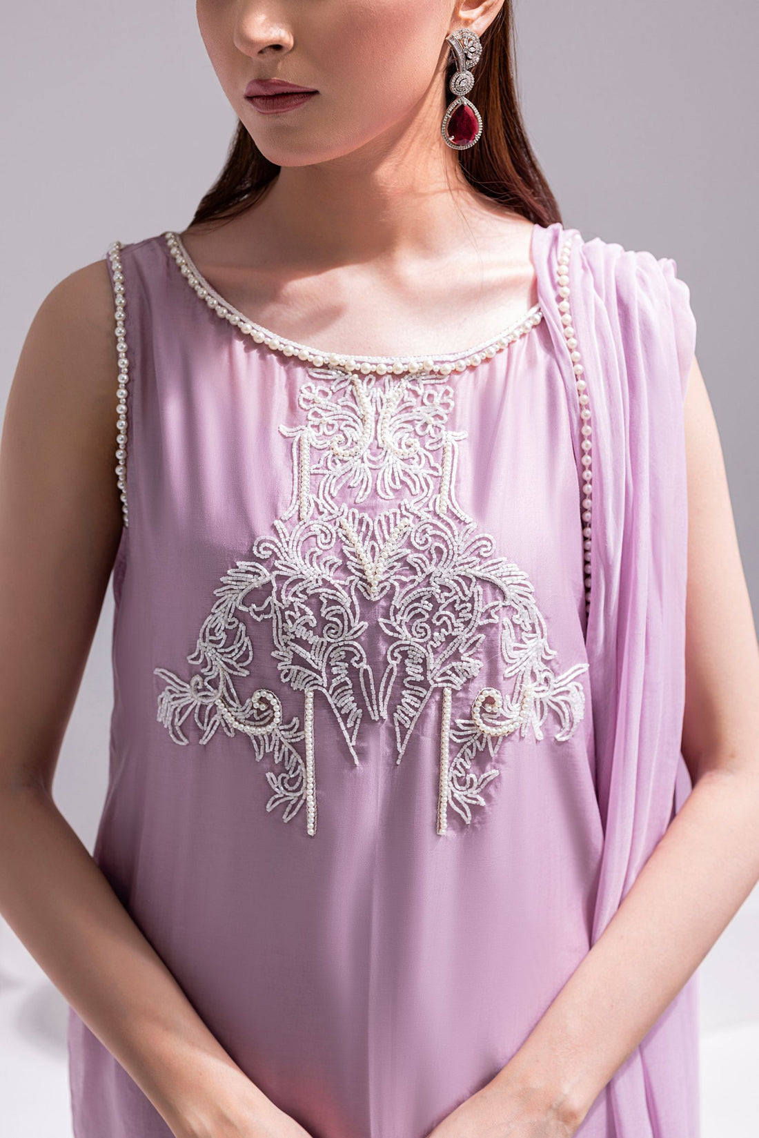Amani | Aira Festive Wear | ZEEN – Hand Embellished Short Shirt with Slim Fit Shalwar & Chiffon Dupatta, image 4