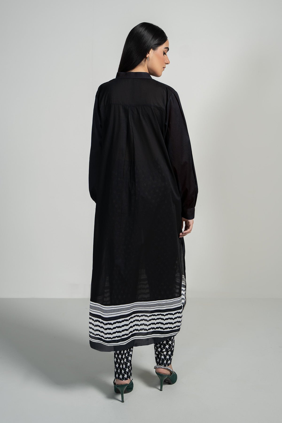 Maria B | Luxury Winter Pret 25 | PS-PF24-04-Black, image 2