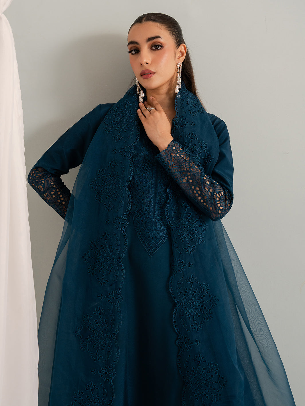 Izel | The Silk Chapter | Pebble, image 5