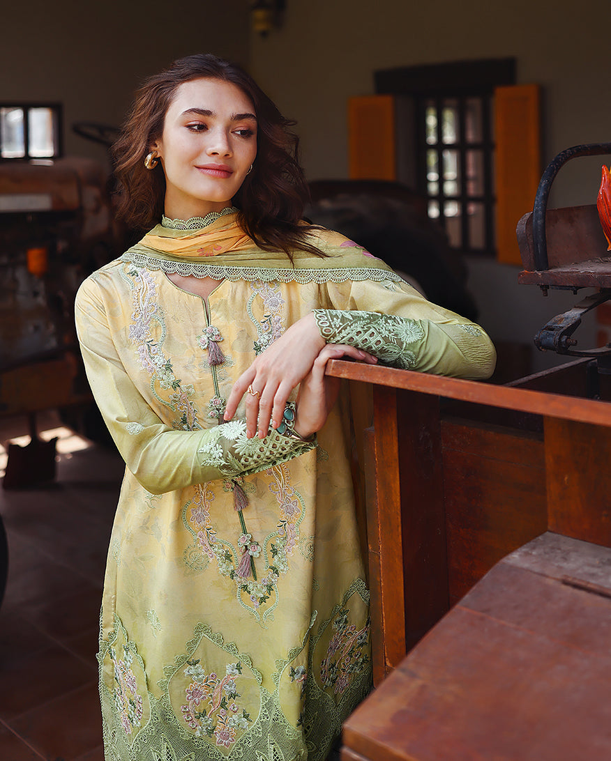 Mushq | Solace Ombre Chikankari | Quiet Bloom, image 4