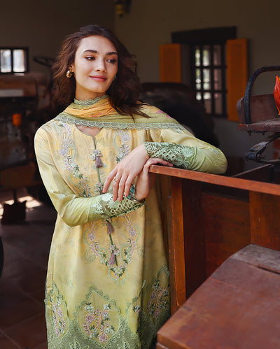 Mushq | Solace Ombre Chikankari | Quiet Bloom