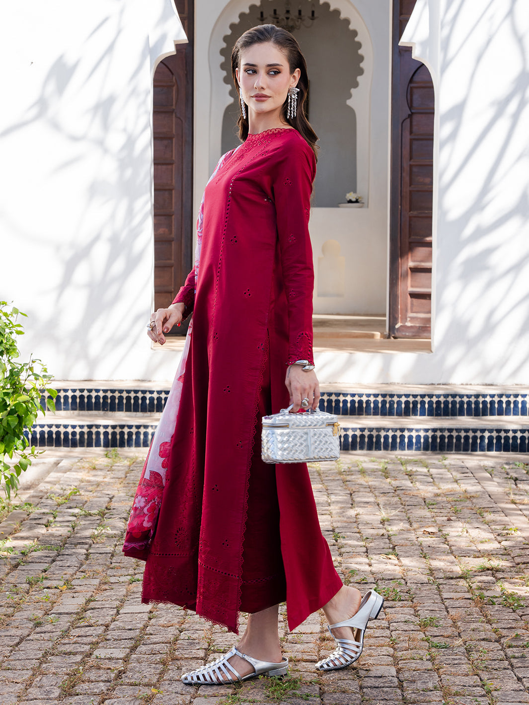 Izel | Dareen Luxury Lawn 26 | Rangrez-2