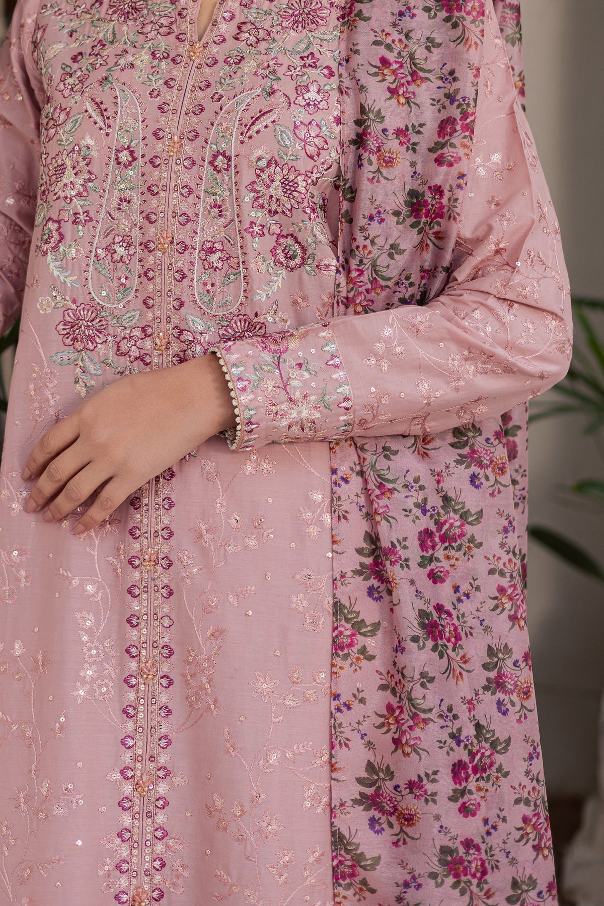 Batik | Feyre Luxury Lawn Eid Edit 26' | Rimi 3Pc-5