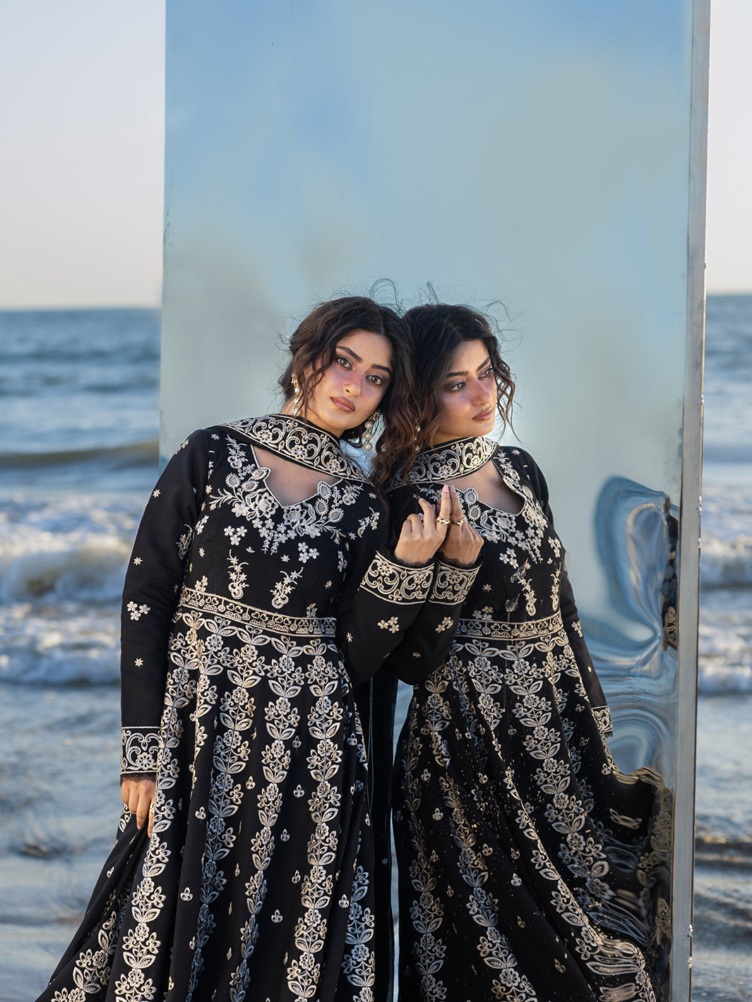 Mahnur | Sirene Luxury Lawn 26 | S-05, image 2