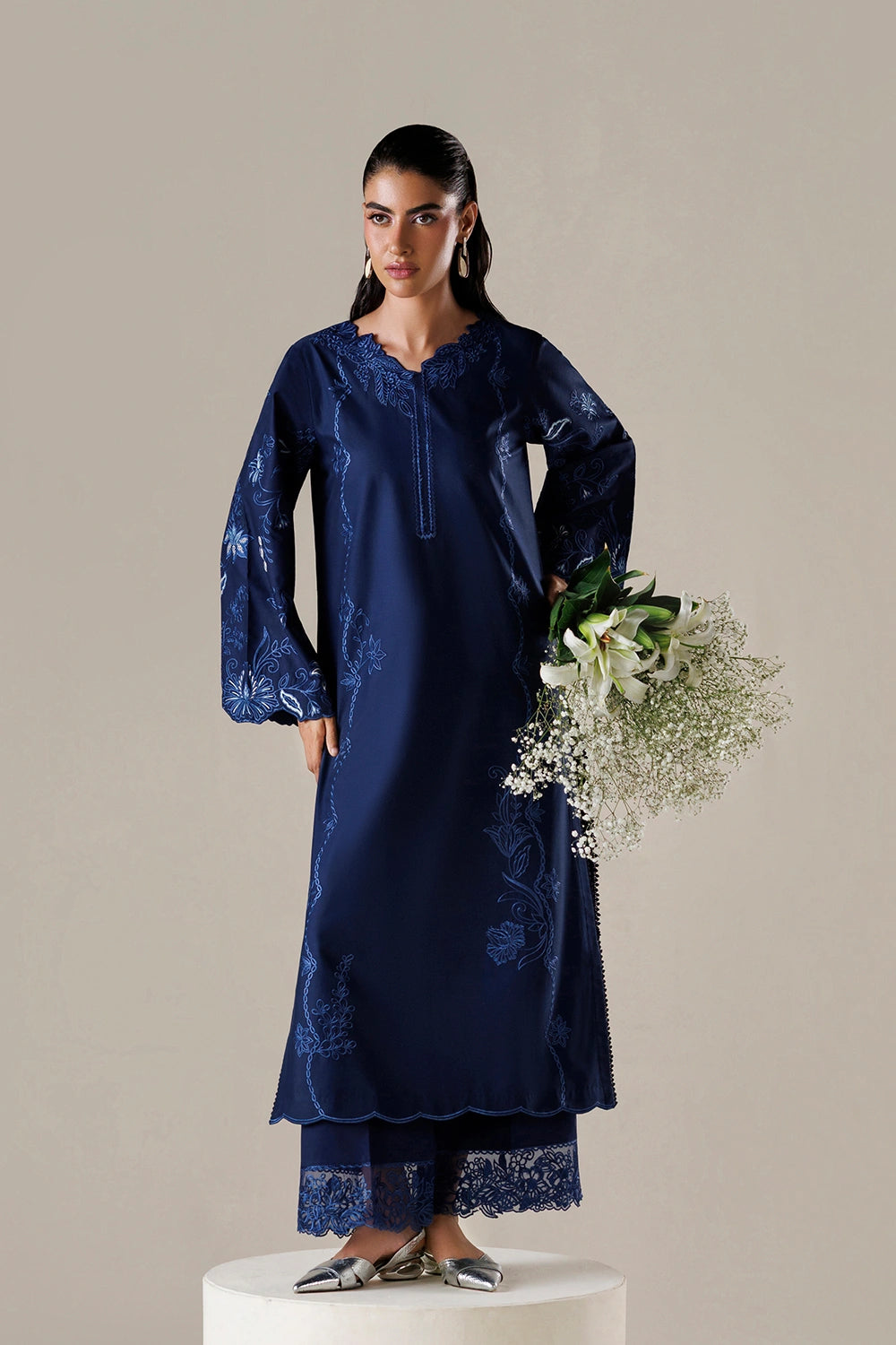Azure | Chic Essentials | Sapphire Babe, image 2
