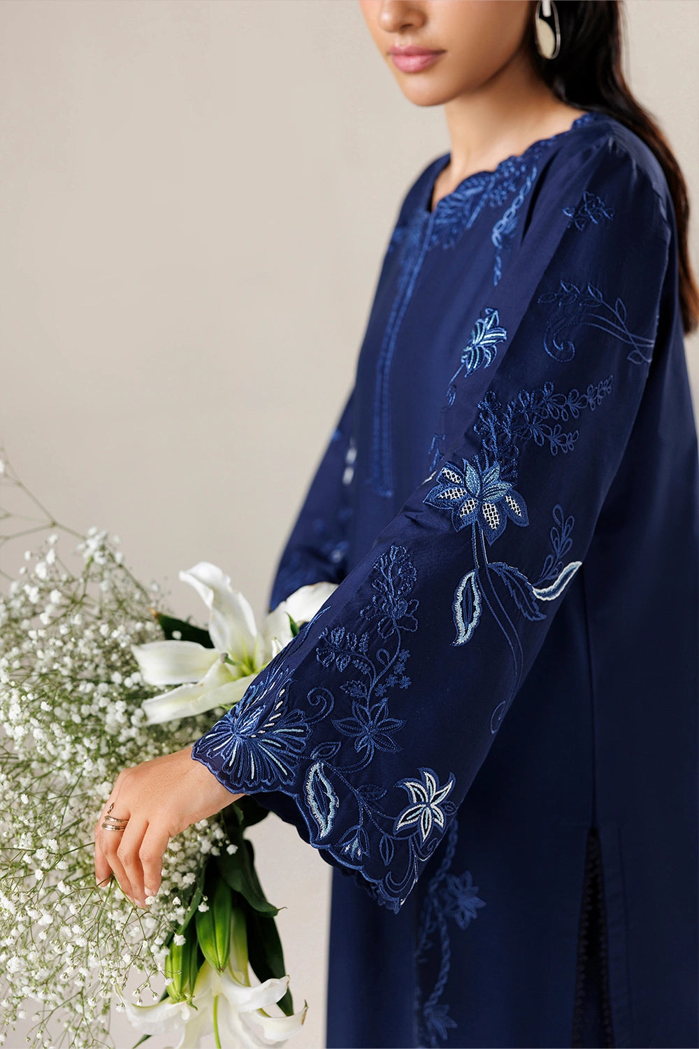 Azure | Chic Essentials | Sapphire Babe, image 4