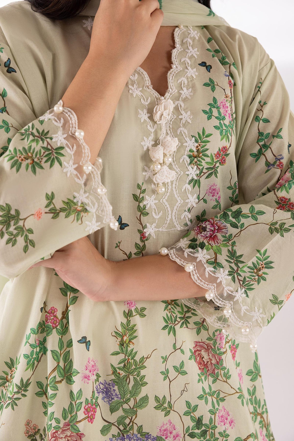 Sana Safinaz | Luxury Pret | Muzlin Lawn Suit SC26MUZ202BP3-3