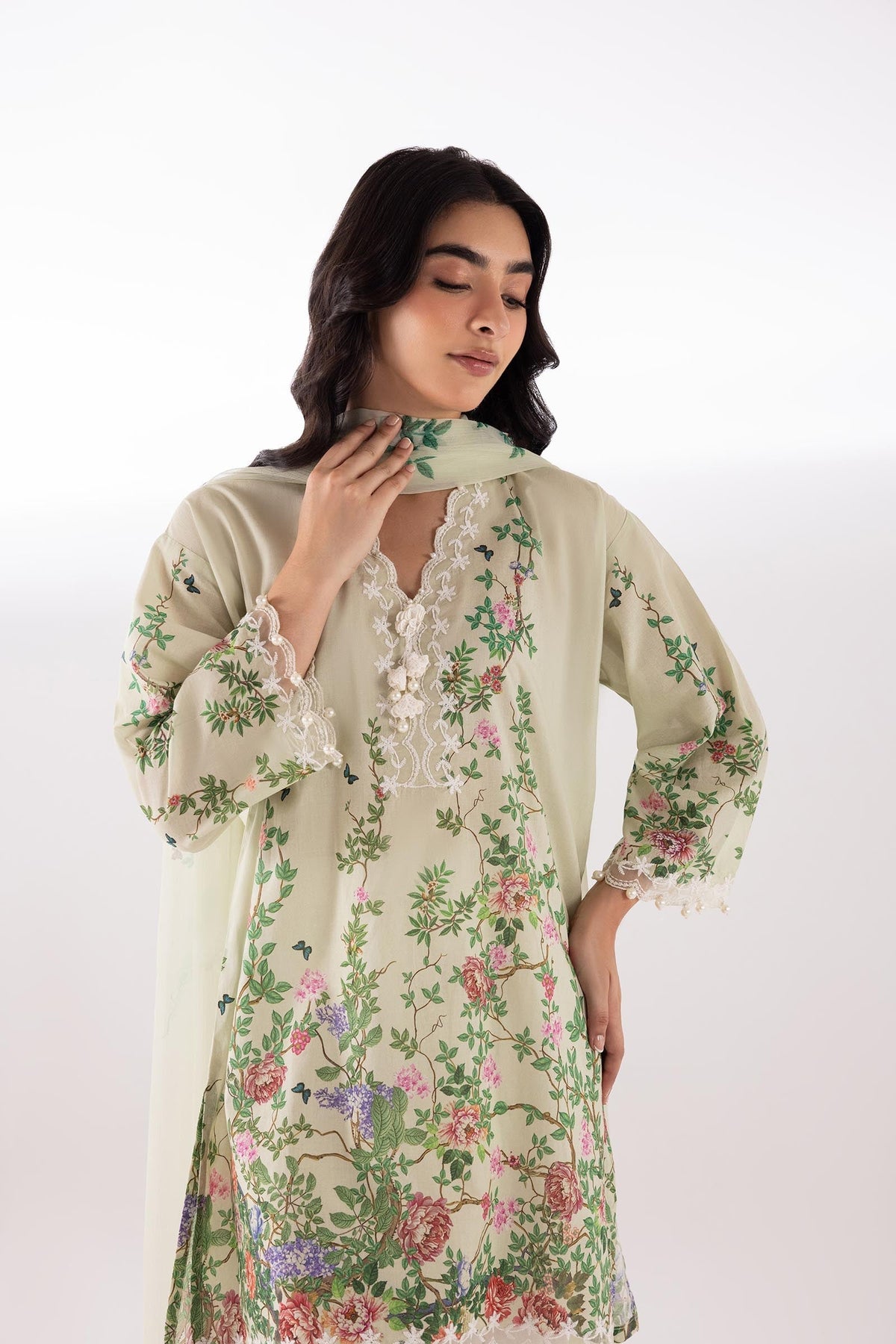 Sana Safinaz | Luxury Pret | Muzlin Lawn Suit SC26MUZ202BP3, image 2