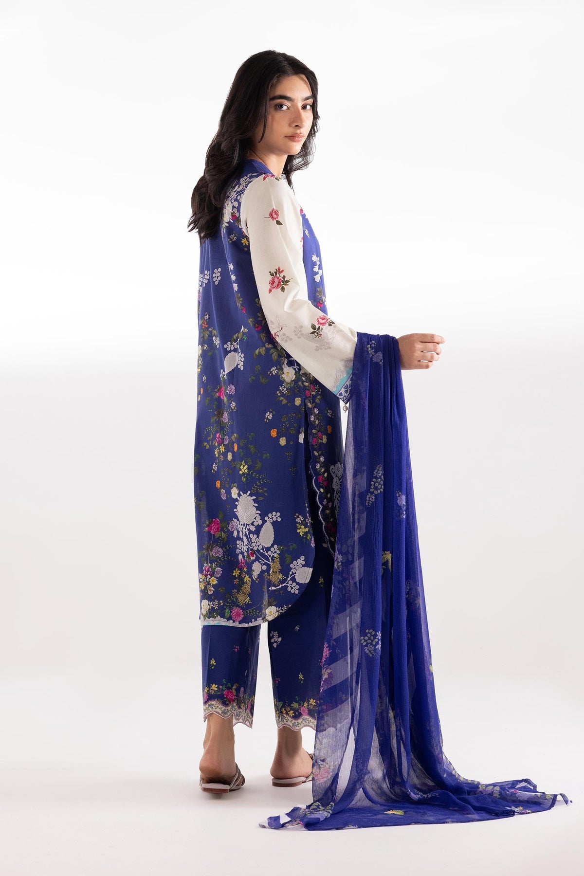 Sana Safinaz | Luxury Pret | Muzlin Lawn Suit SC26MUZ203AP3-2