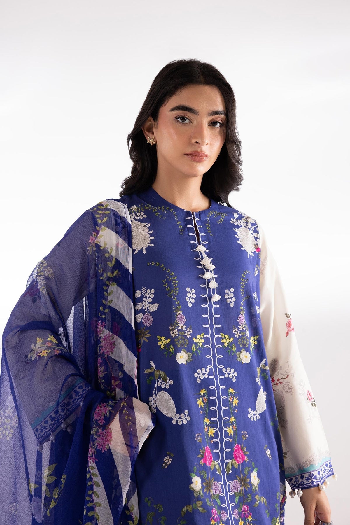 Sana Safinaz | Luxury Pret | Muzlin Lawn Suit SC26MUZ203AP3, image 3