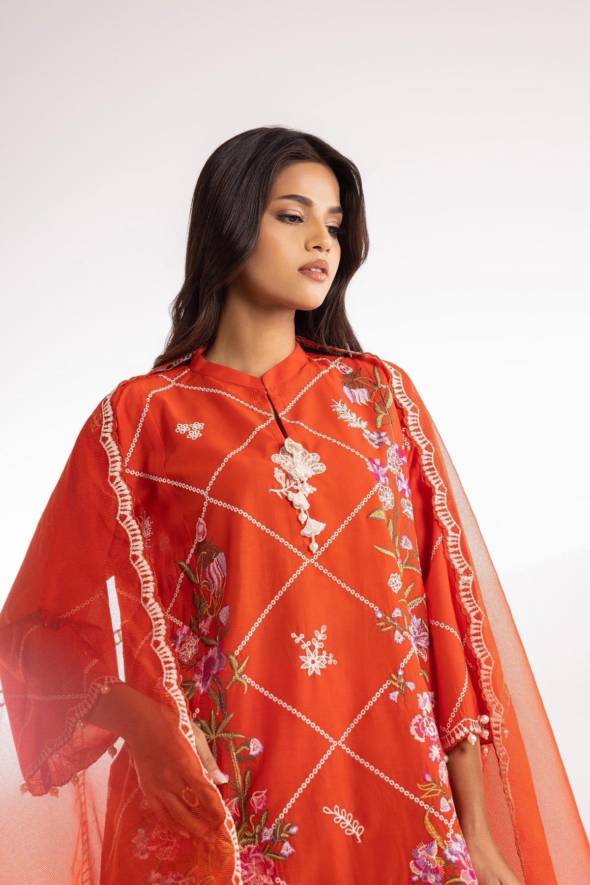 Sana Safinaz | Luxury Pret | Muzlin Lawn Suit SC26MUZ219BP3, image 3