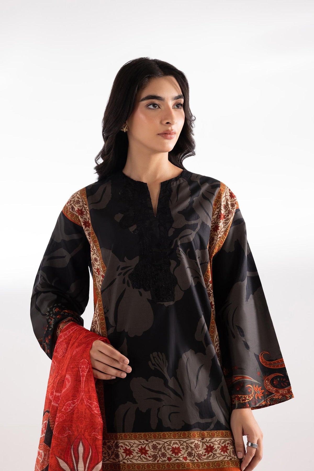 Sana Safinaz | Luxury Pret | Luxury Lawn Suit SC26MHY301AP3, image 3