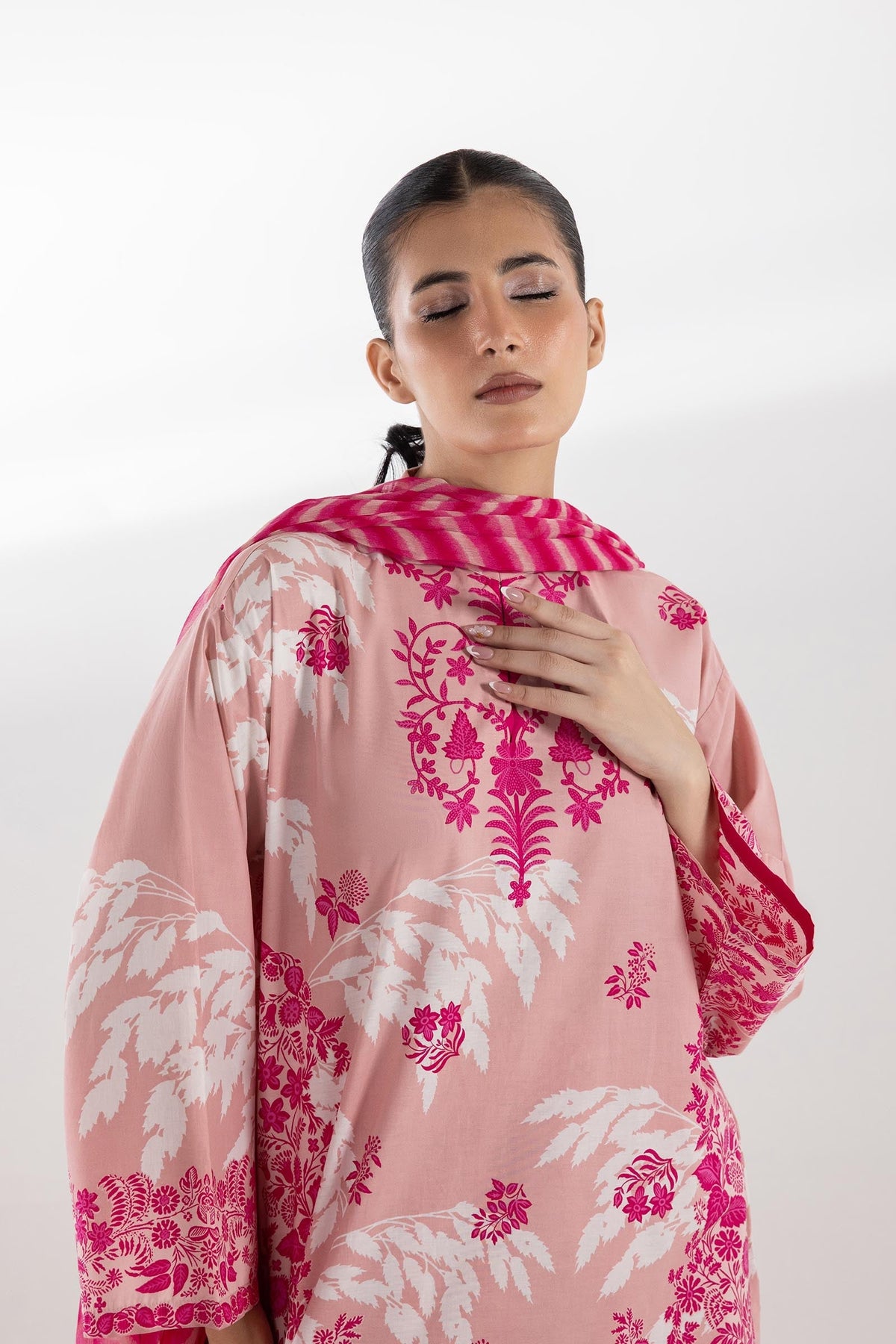 Sana Safinaz | Luxury Pret | Luxury Lawn Suit SC26MHY303AP3-2