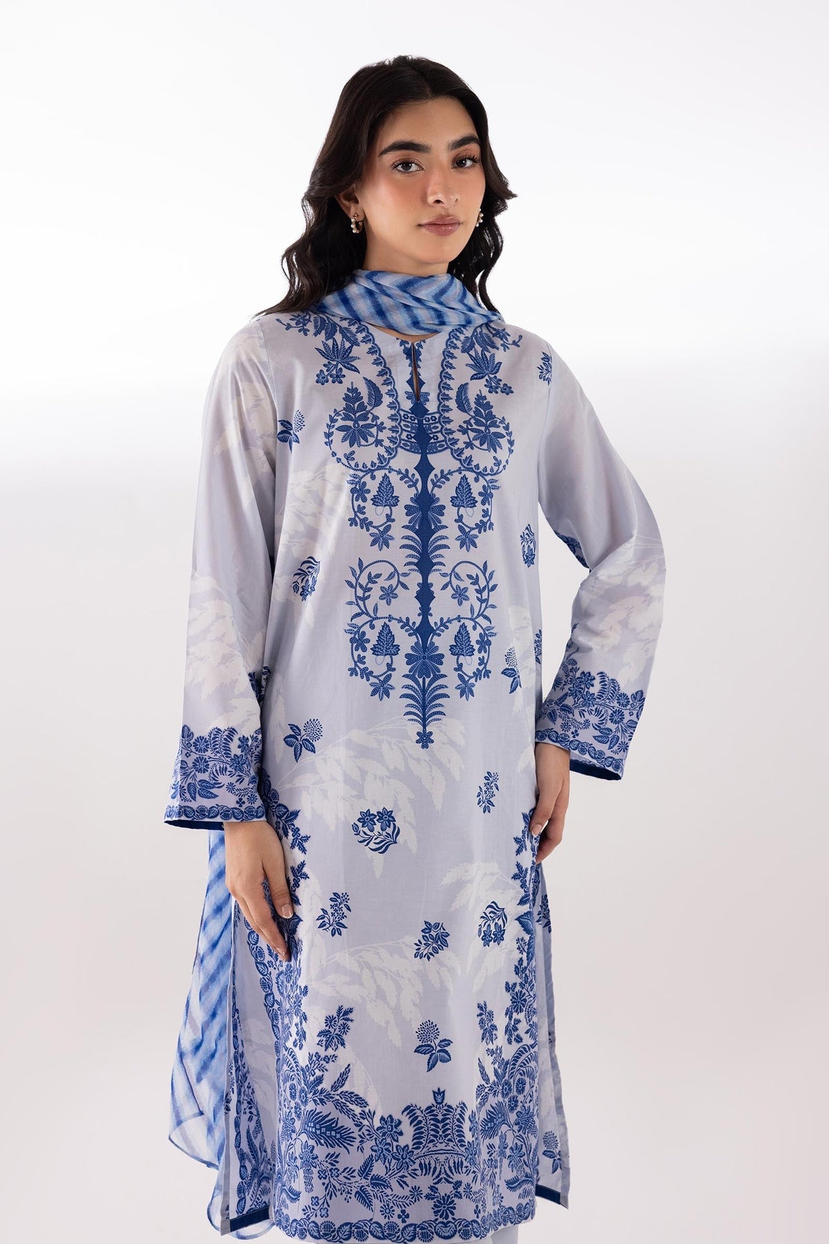 Sana Safinaz | Luxury Pret | Luxury Lawn Suit SC26MHY303BP3, image 3