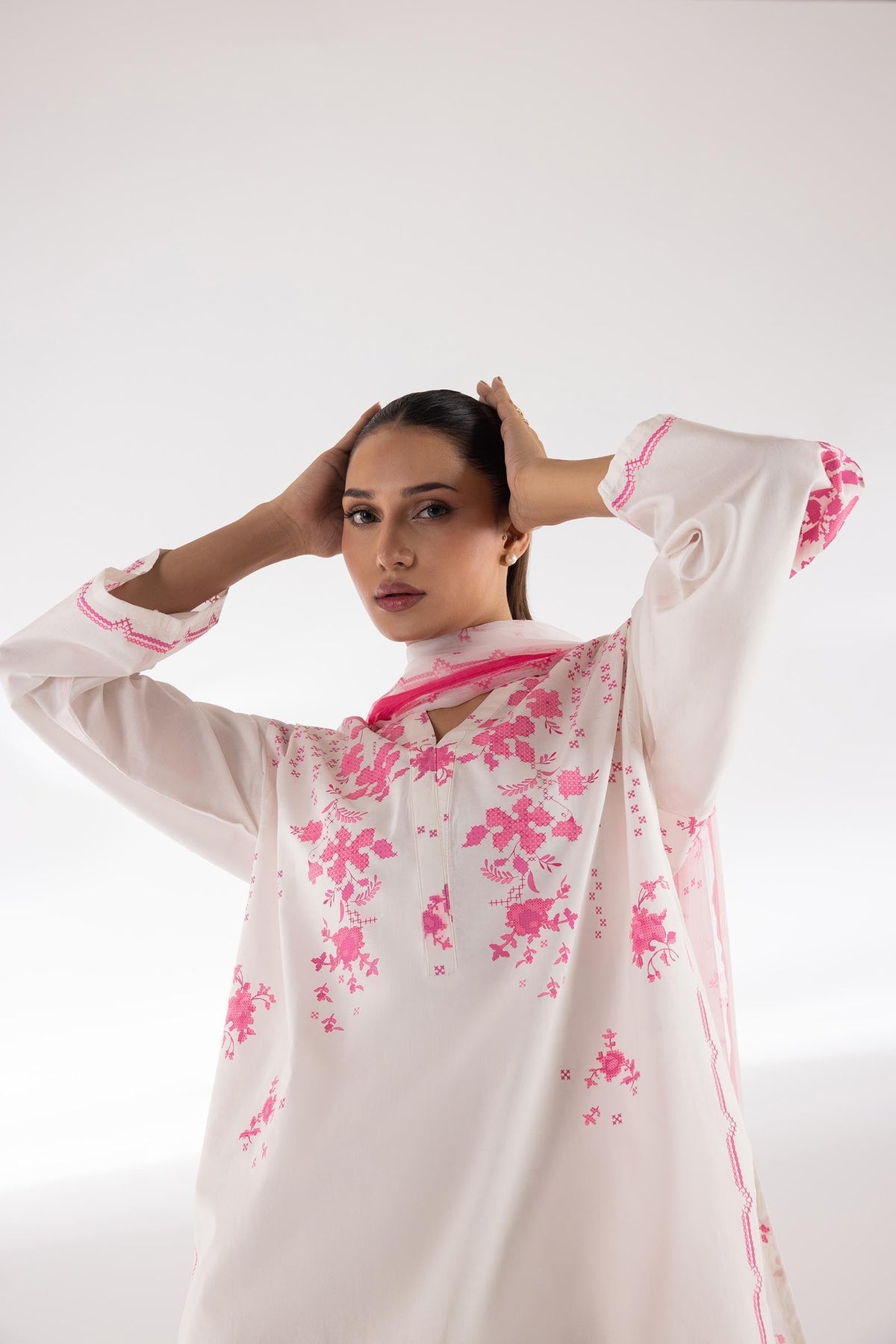 Sana Safinaz | Luxury Pret | Luxury Lawn Suit SC26MHY304AP3, image 3