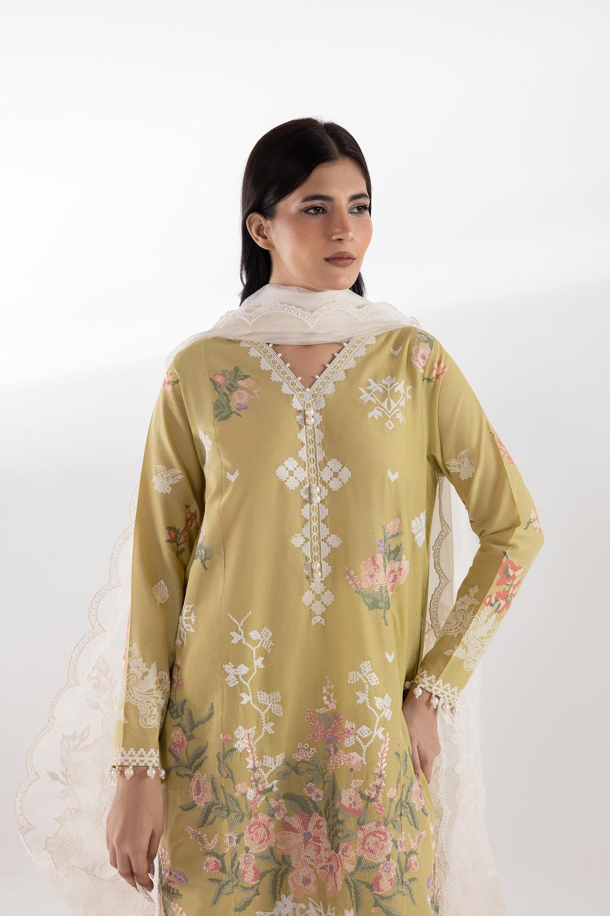 Sana Safinaz | Luxury Pret | Muzlin Lawn Suit SC26MUZ116BP3, image 2