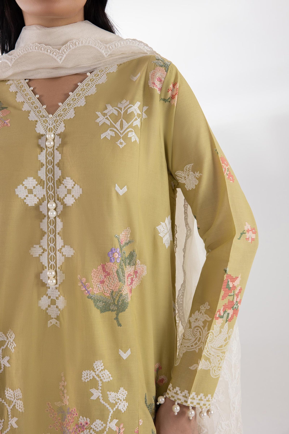 Sana Safinaz | Luxury Pret | Muzlin Lawn Suit SC26MUZ116BP3, image 3