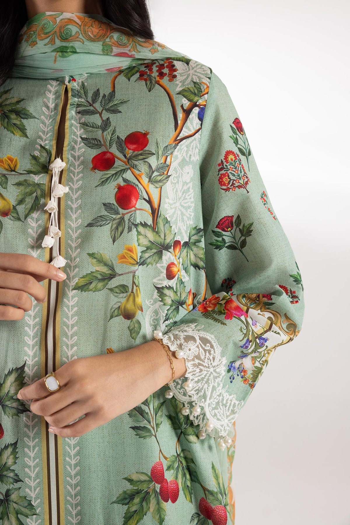 Sana Safinaz | Luxury Pret | Lawn Muzlin Suit SC26MUZ204BP3-3