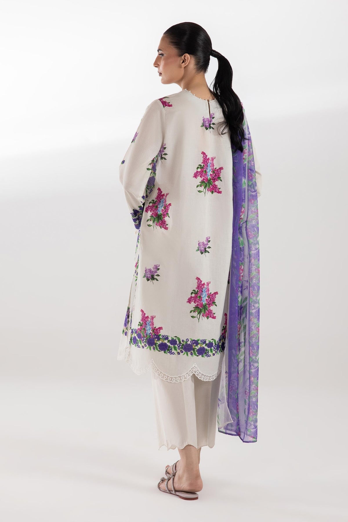Sana Safinaz | Luxury Pret | Muzlin Lawn Suit SC26MUZ205AP3, image 2