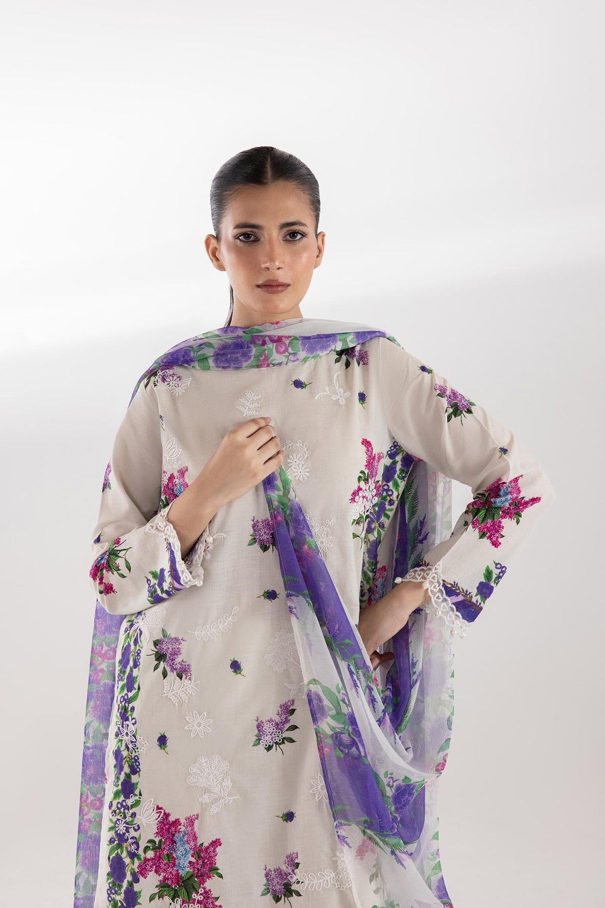 Sana Safinaz | Luxury Pret | Muzlin Lawn Suit SC26MUZ205AP3, image 3