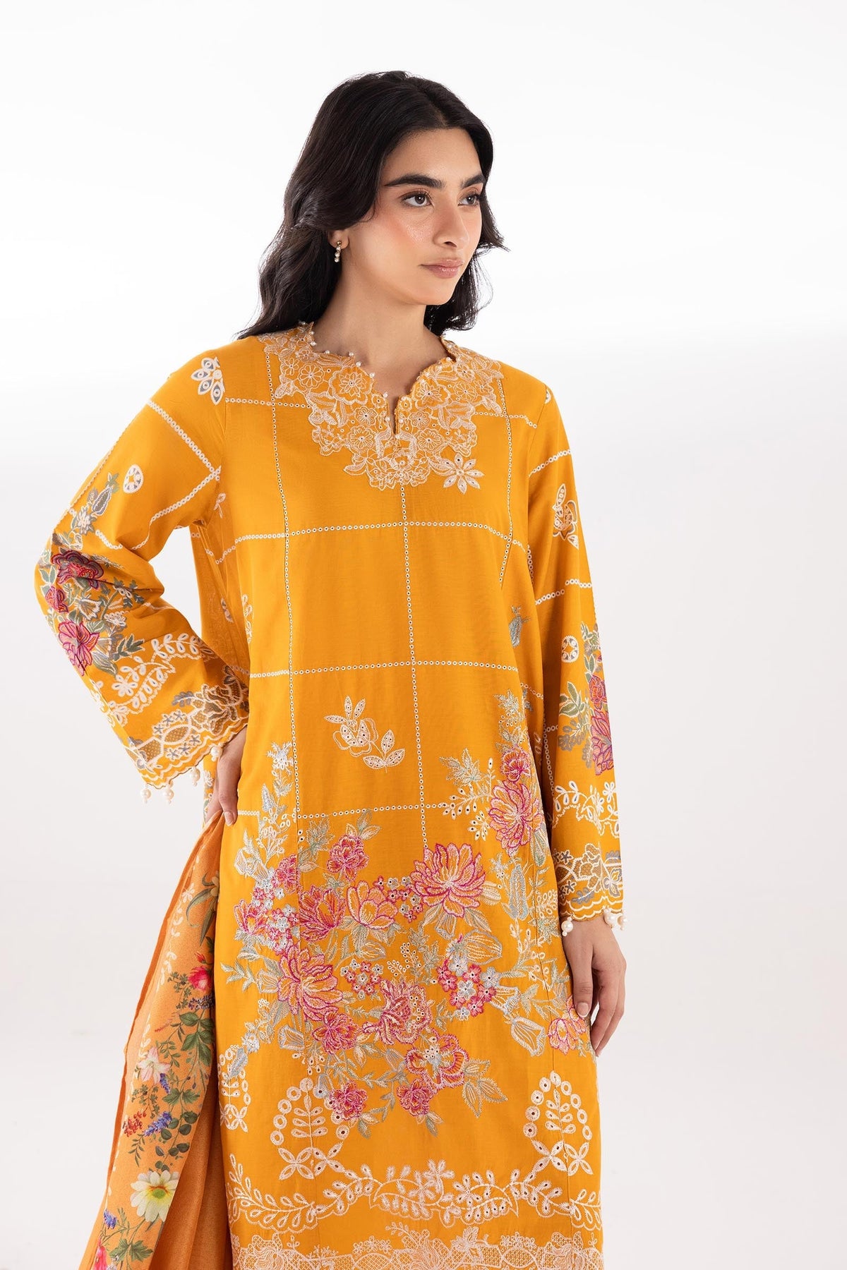 Sana Safinaz | Luxury Pret | Lawn Muzlin Suit SC26MUZ212BP3, image 2