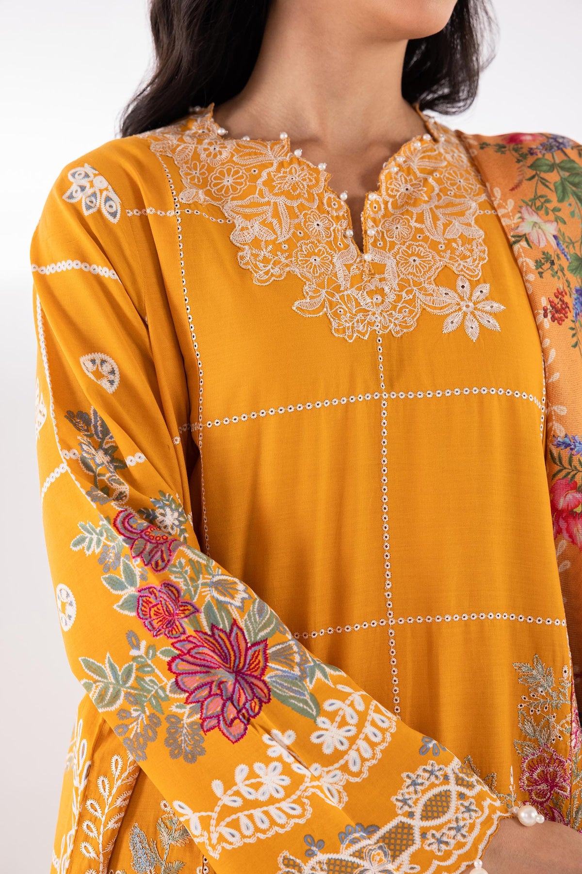 Sana Safinaz | Luxury Pret | Lawn Muzlin Suit SC26MUZ212BP3, image 3