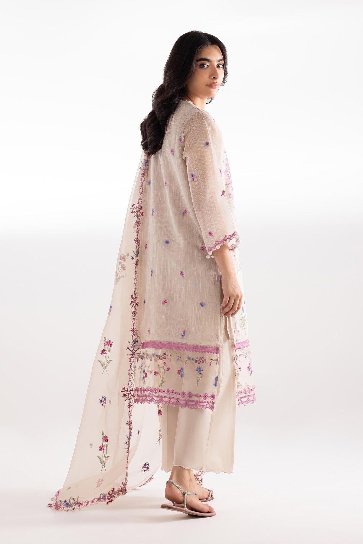Sana Safinaz | Luxury Pret | Muzlin Lawn Suit SC26MUZ216AP3, image 2