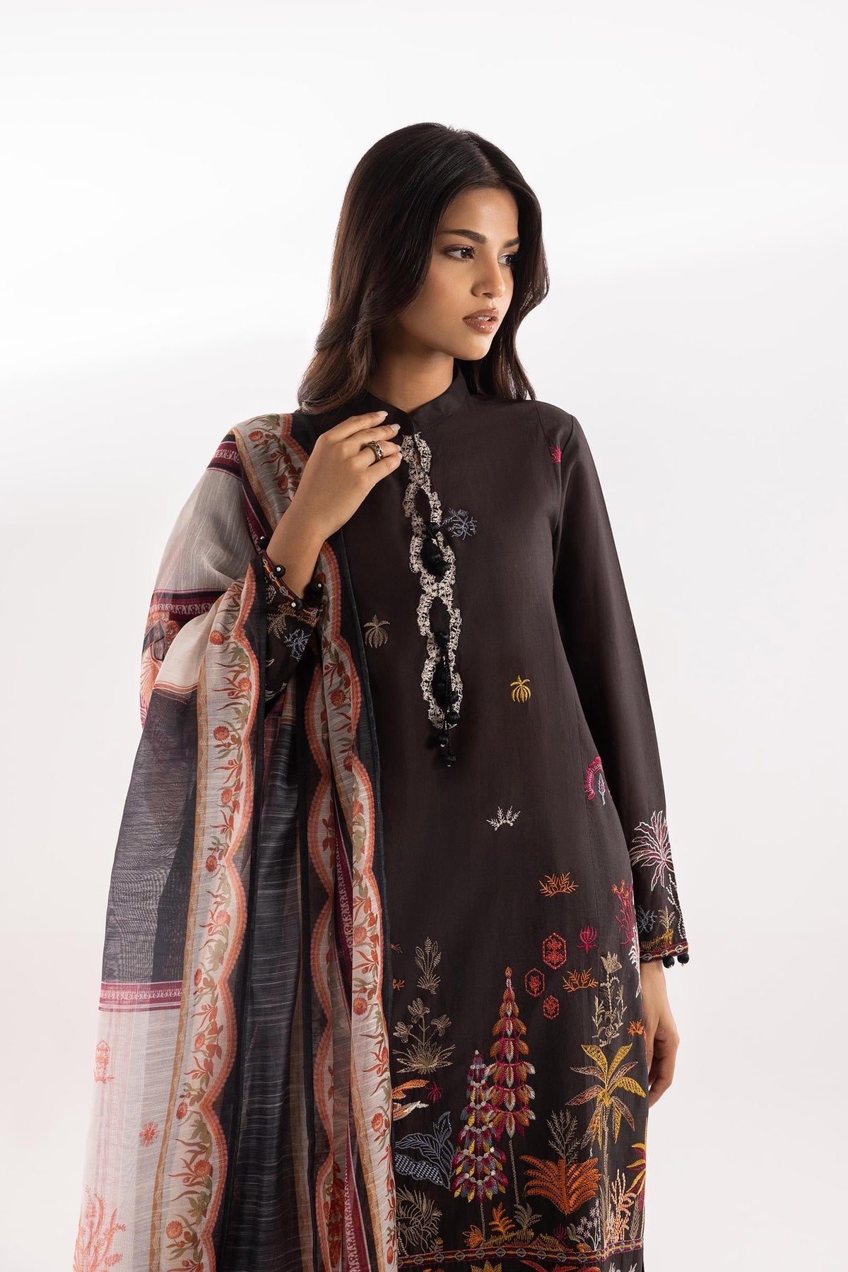 Sana Safinaz | Luxury Pret | Luxury Lawn Suit SC26MUZ220AP3, image 3