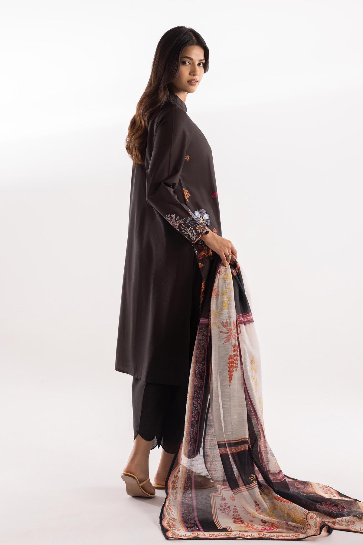 Sana Safinaz | Luxury Pret | Luxury Lawn Suit SC26MUZ220AP3-2