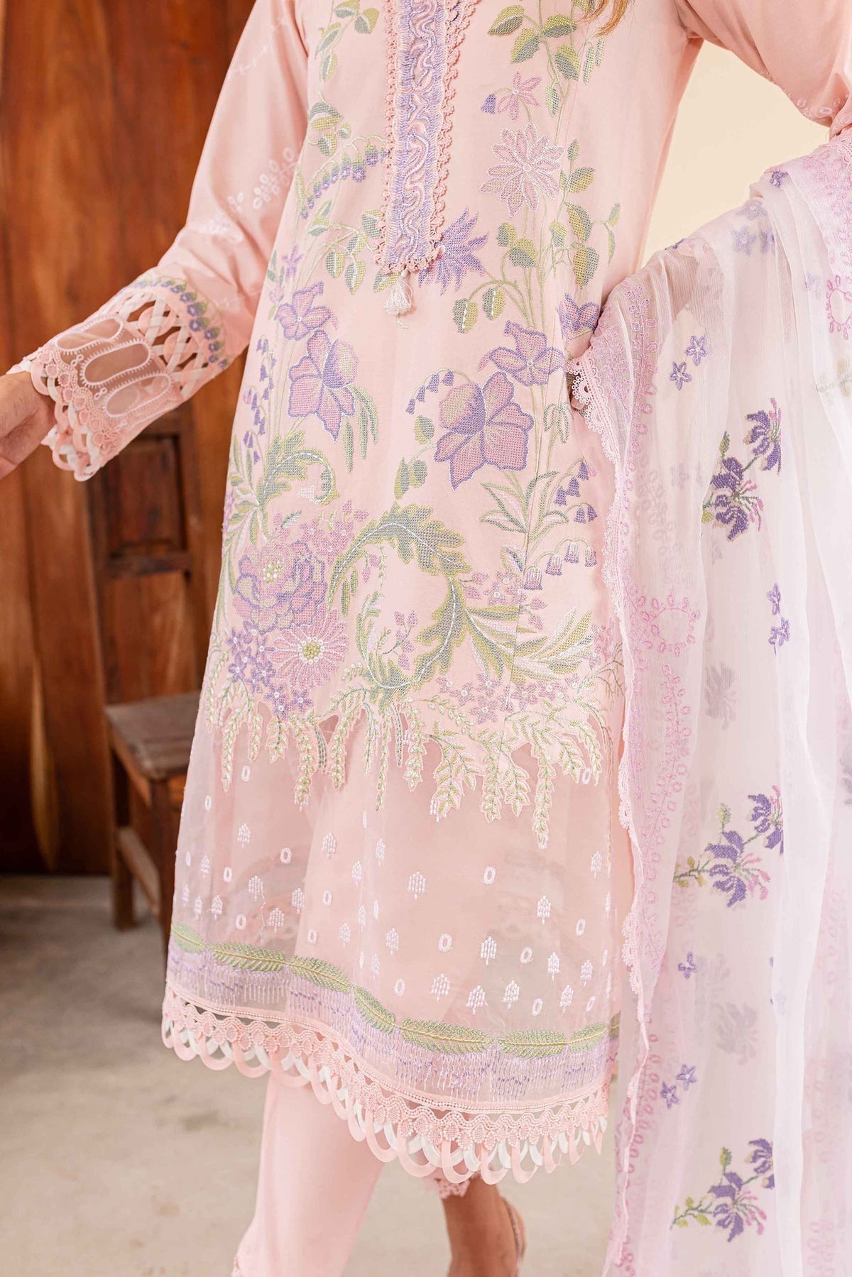 Sable Vogue | Shiree Lawn 24 | Rose Garden -  Sable Vogue Luxury - Original Designer Dress - House of Maryam