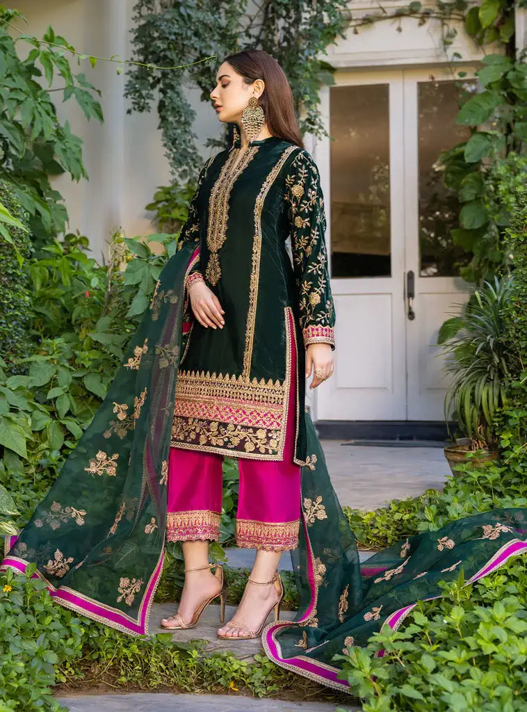 Zainab Chottani | Stitched Velvet 2022 | Pareeshay -  Zainab Chottani Formal - Original Designer Dress - House of Maryam