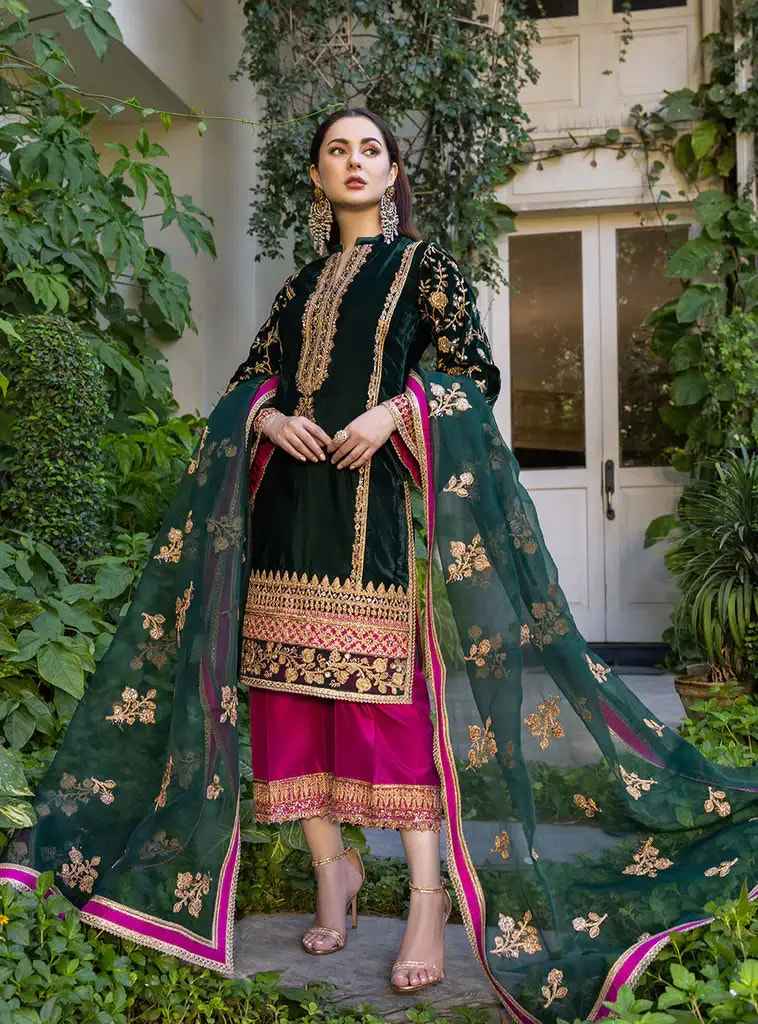 Zainab Chottani | Stitched Velvet 2022 | Pareeshay -  Zainab Chottani Formal - Original Designer Dress - House of Maryam